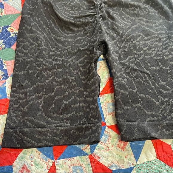 Gymshark Adapt Animal Print Bike Shorts Size small - Picture 7 of 8